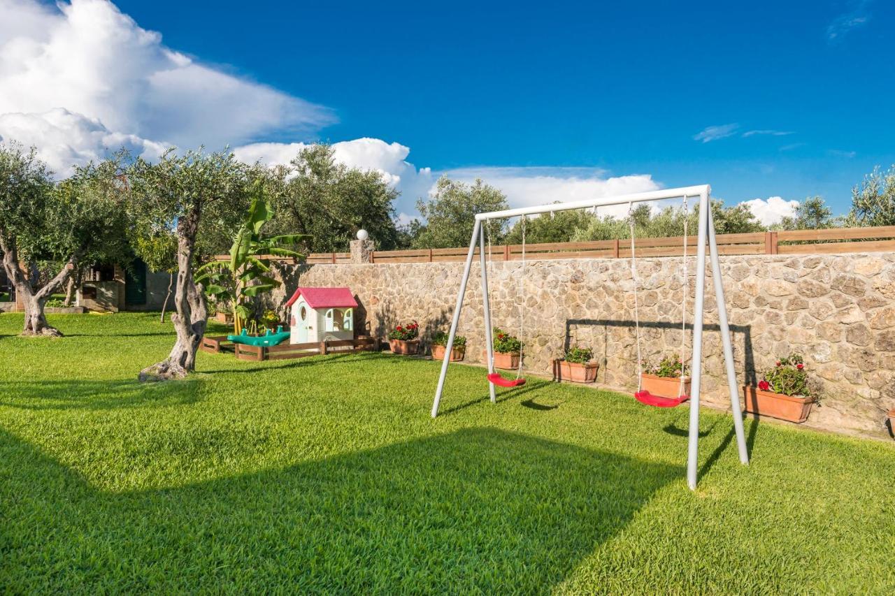 Villa Maxim With Private Pool & Tennis Court Halikounas Exteriör bild